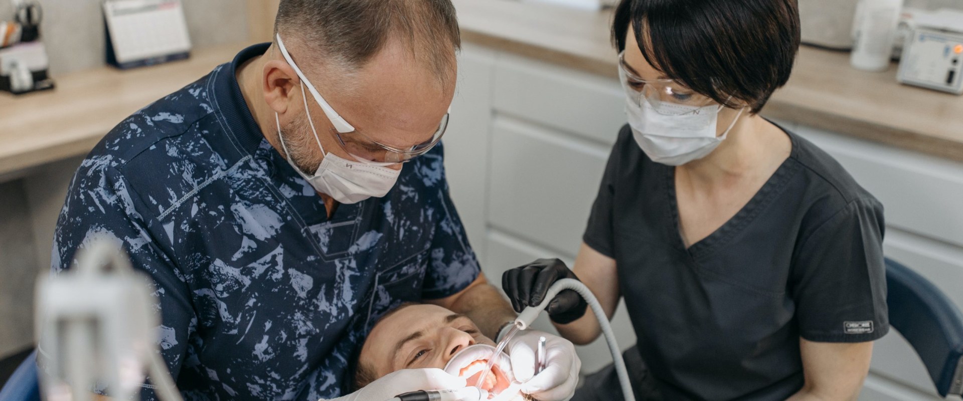 What is the difference between a dentist and a prosthodontist?