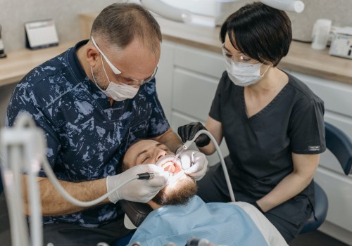What is the difference between general dentist and prosthodontist?